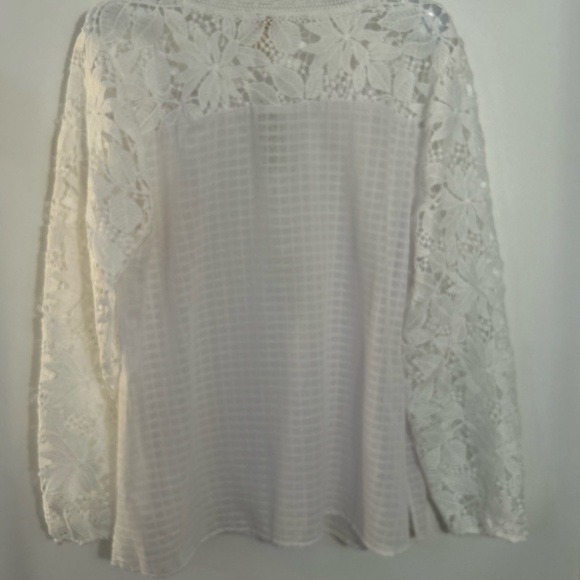 Chico's White Sheer Lace Cutout Sleeve Blouse size 2 /L - Picture 12 of 16